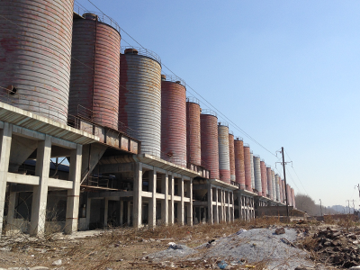 Alignement de silos - espace délaissé urbain