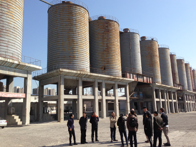 Repérages sur le site d'anciens silos près de Pékin